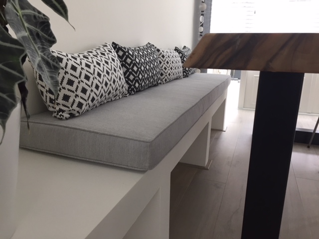 eettafel zitkussens