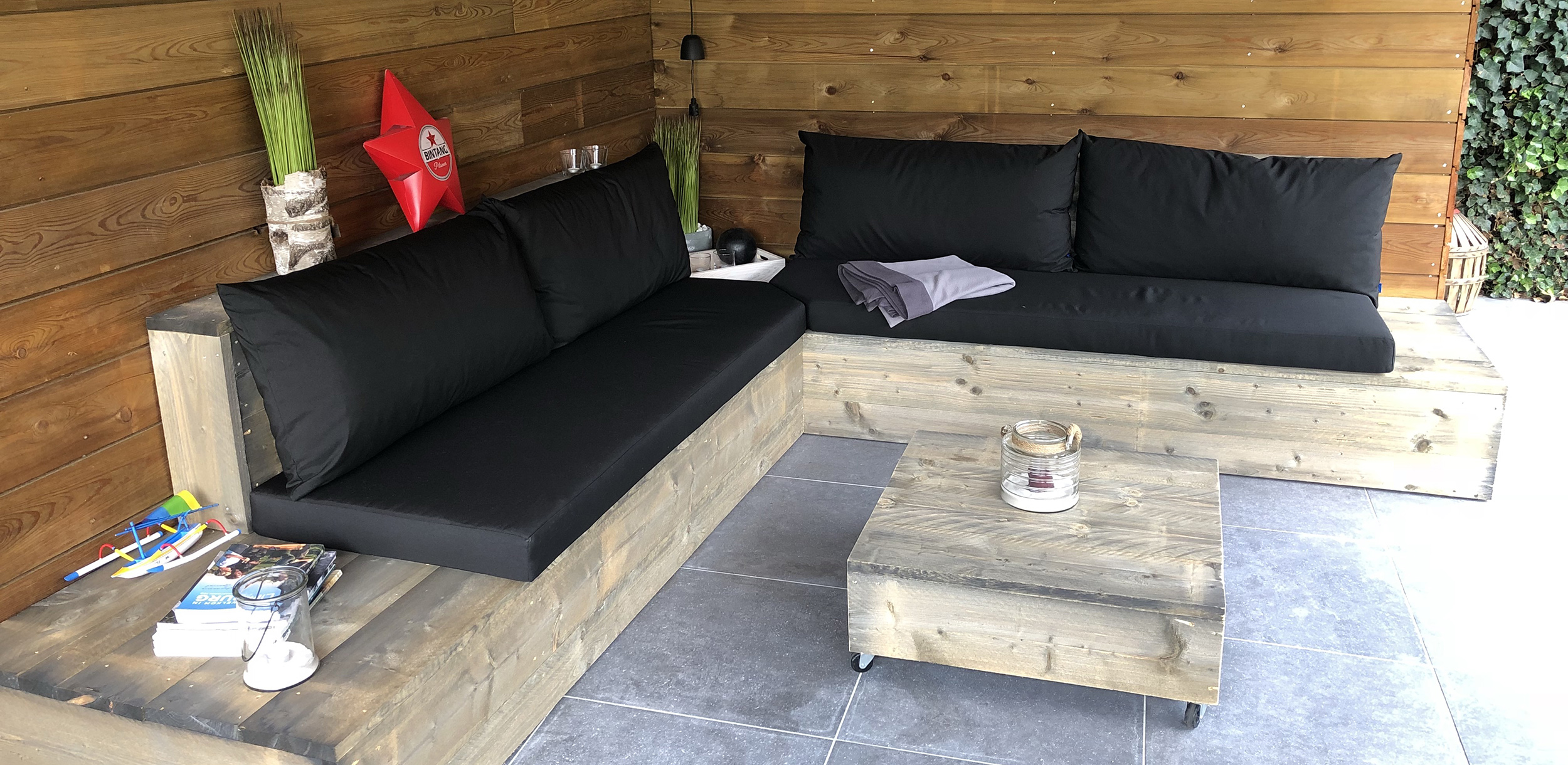 zwarte kussens loungebank