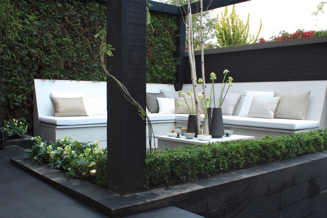 loungebank witte kussens